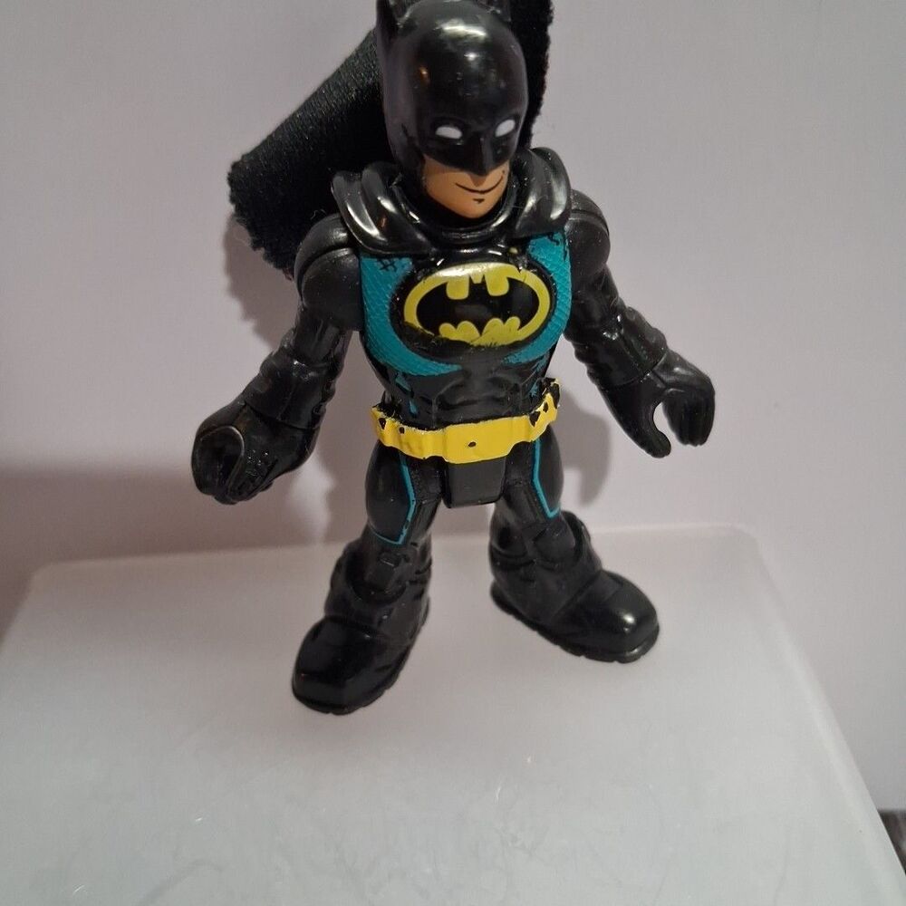 Fisher-Price Imaginext DC Super Friends Batman Dark Knight Black Cape